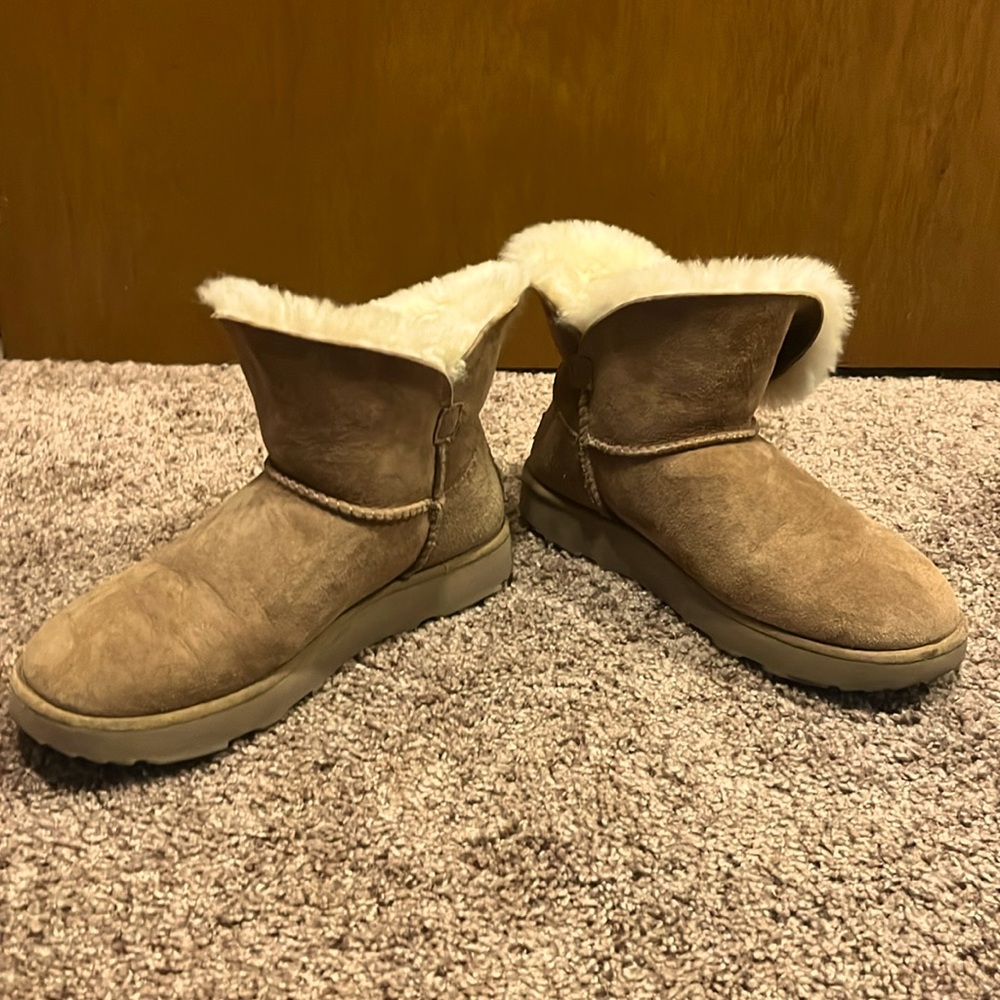 Ugg Classic Cuff Mini, size 7